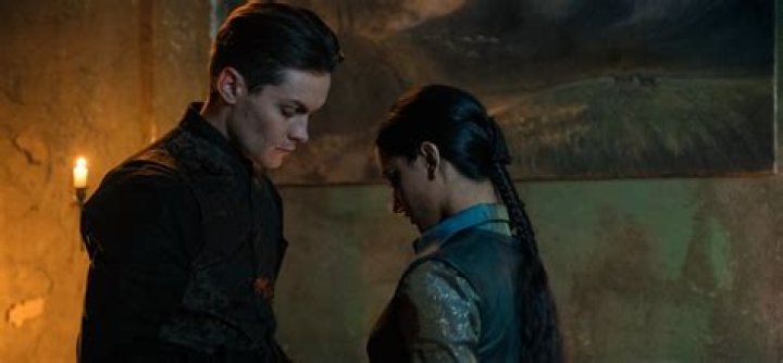 What chapter do Kaz and Inej kiss?